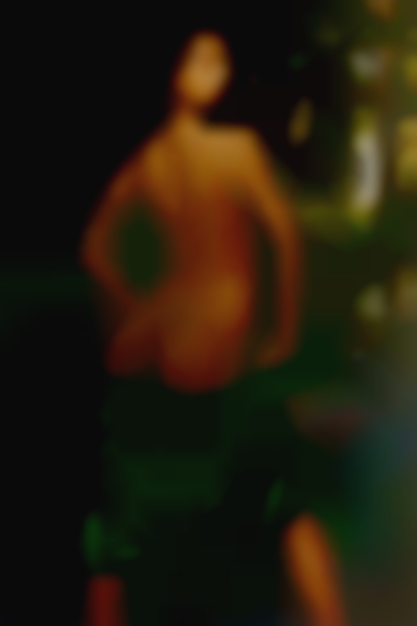 Self shot middle age factor nude quema grasa.